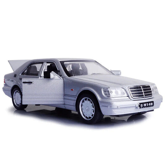 Modèle réduit Mercedes Benz S w140 (1:32)